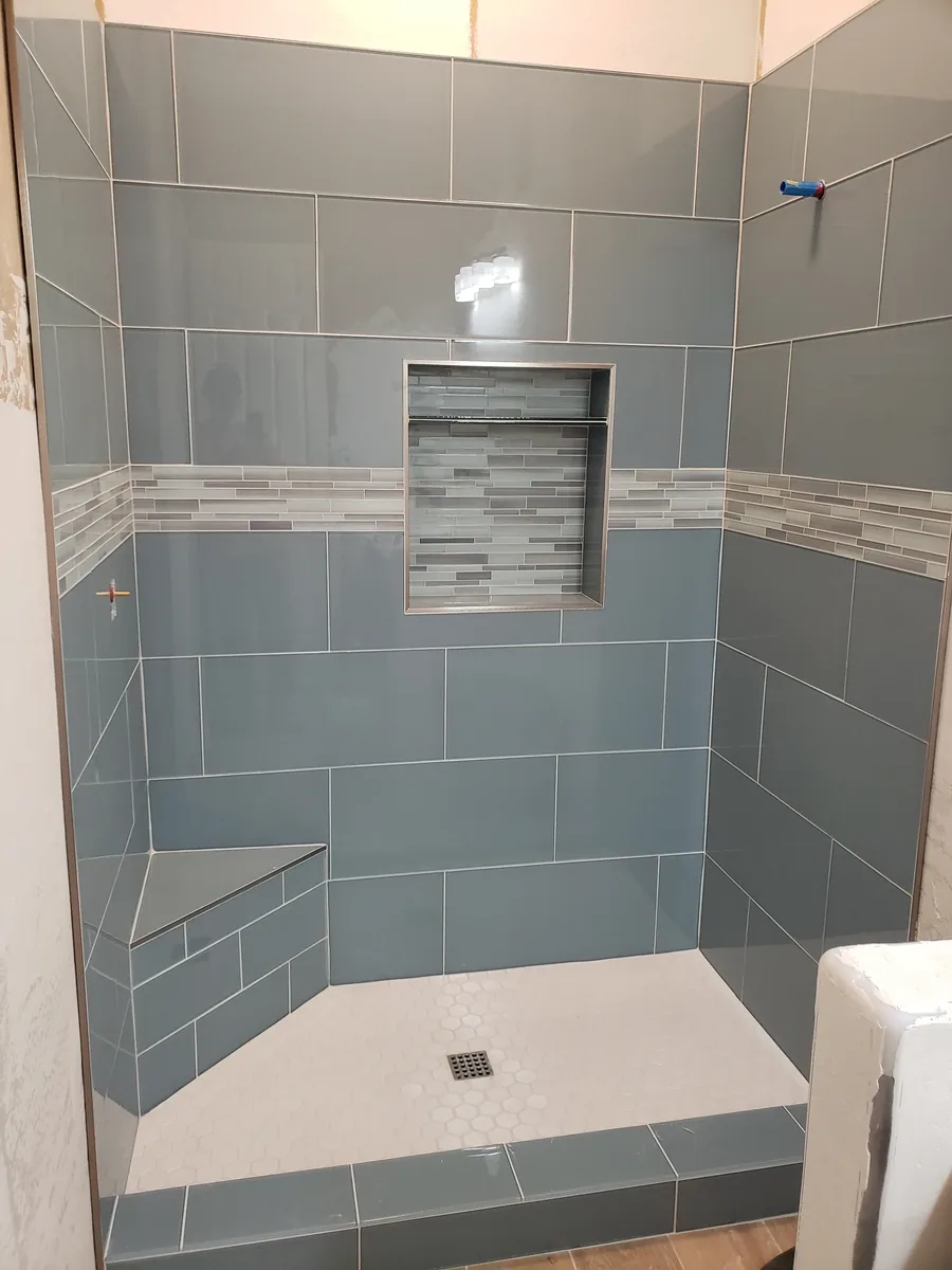 Porcelain + Décor Porcelain Shower with Decorative Accent | Albaner Tile and Stone Phoenix